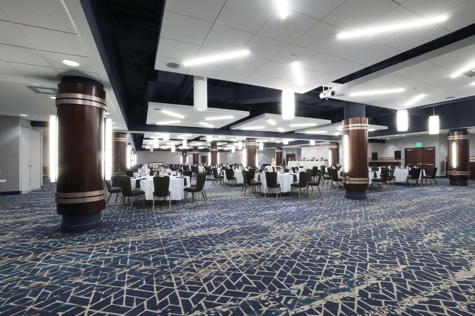 Radisson Plaza Hotel And Suites كالامازو المظهر الخارجي الصورة