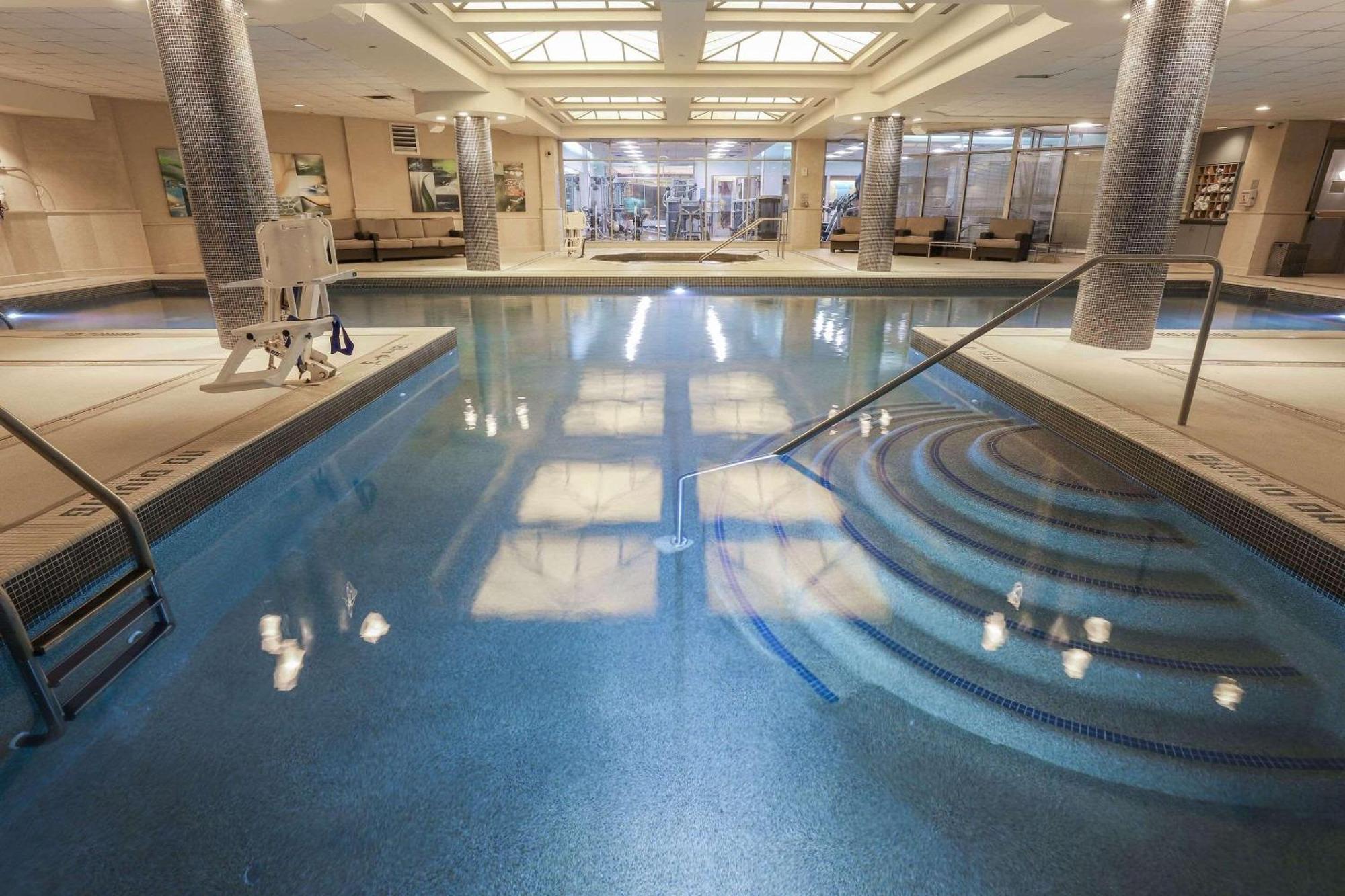 Radisson Plaza Hotel And Suites كالامازو المظهر الخارجي الصورة