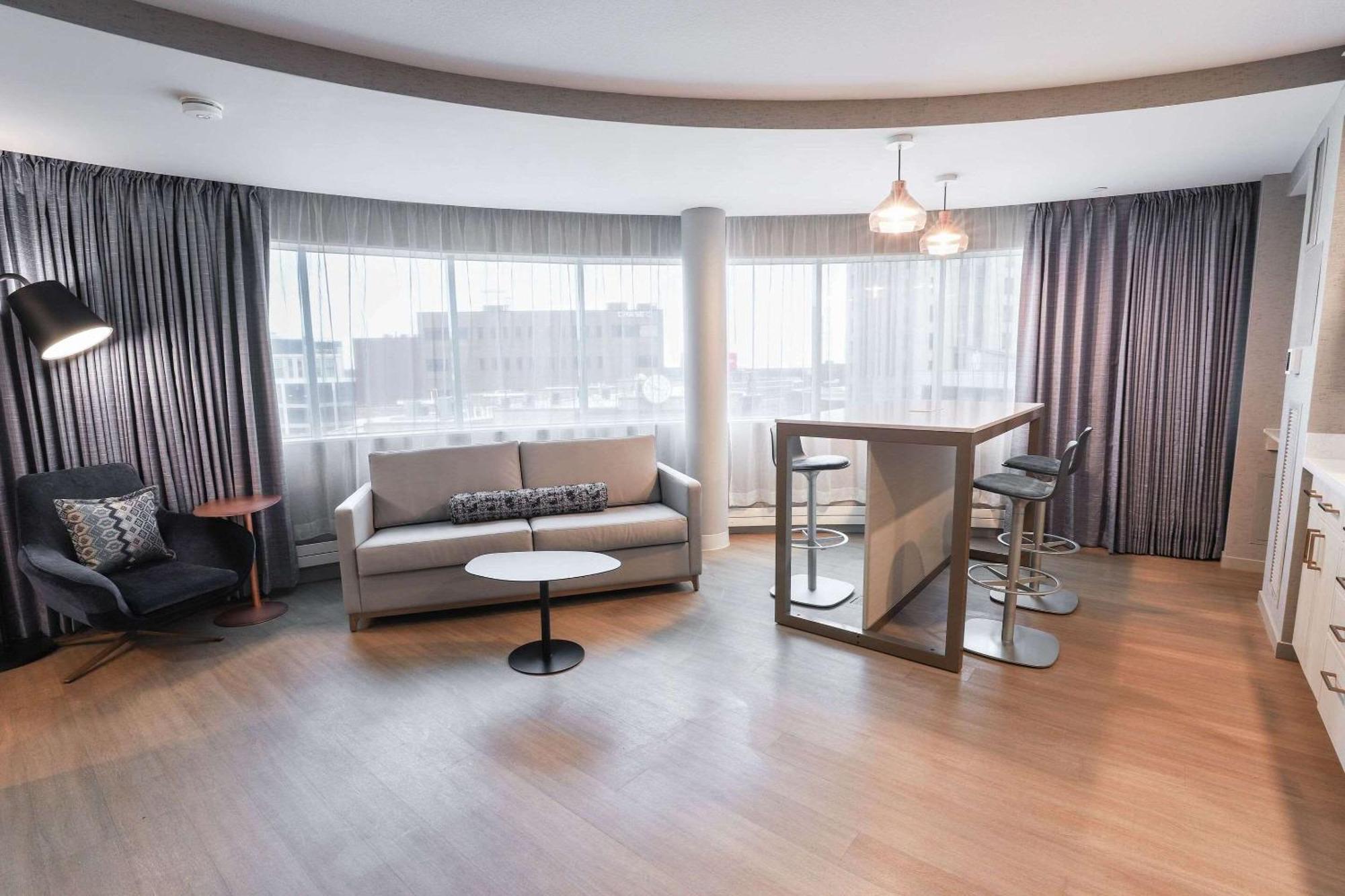Radisson Plaza Hotel And Suites كالامازو المظهر الخارجي الصورة