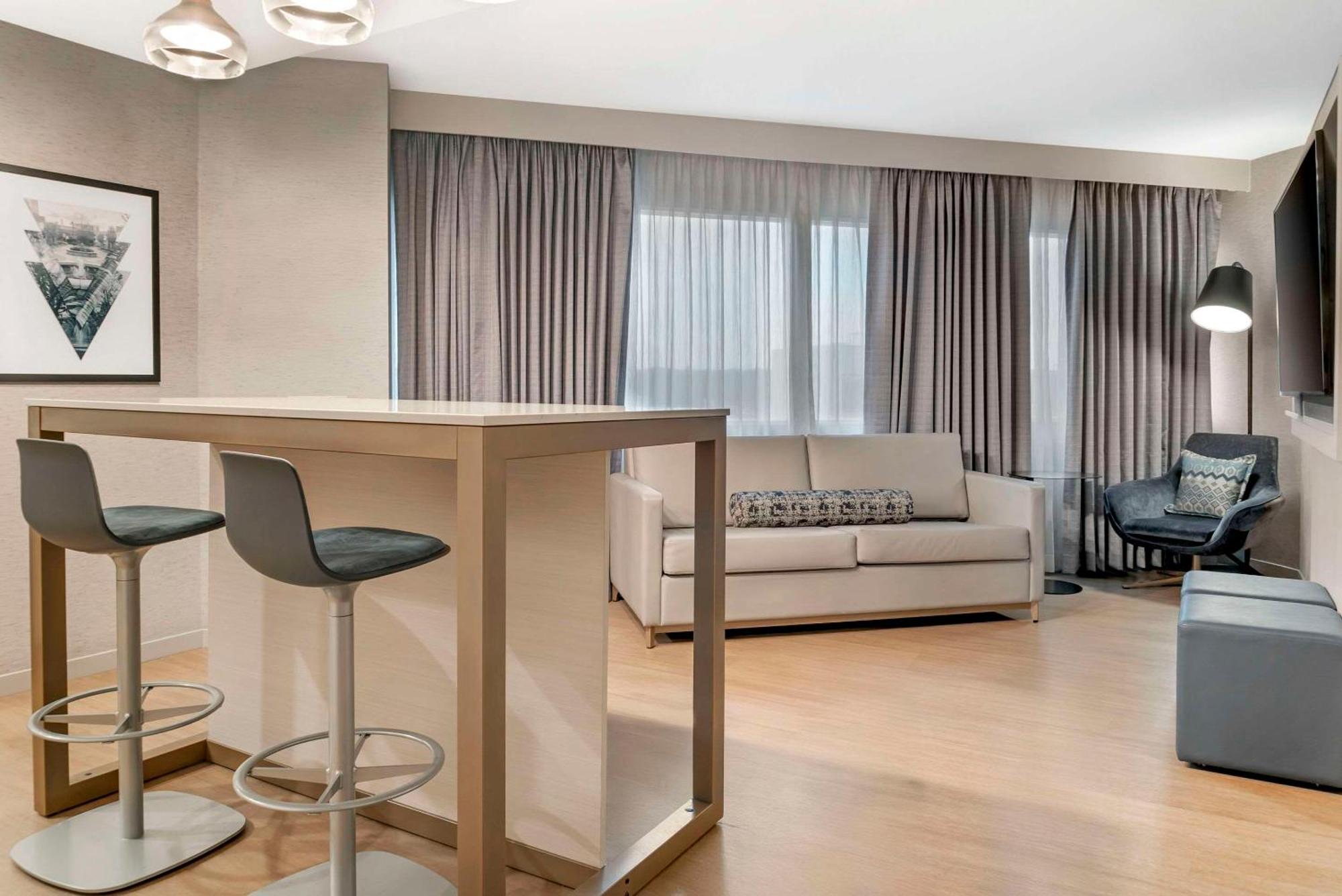 Radisson Plaza Hotel And Suites كالامازو المظهر الخارجي الصورة