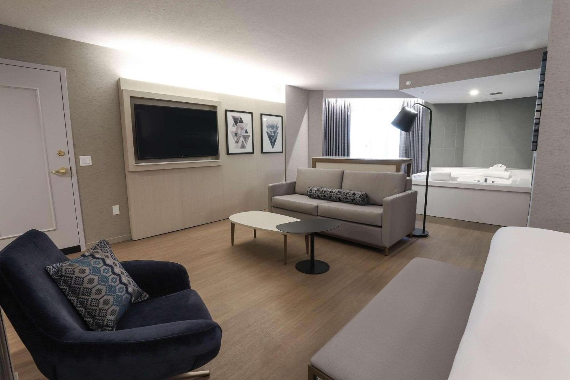 Radisson Plaza Hotel And Suites كالامازو المظهر الخارجي الصورة