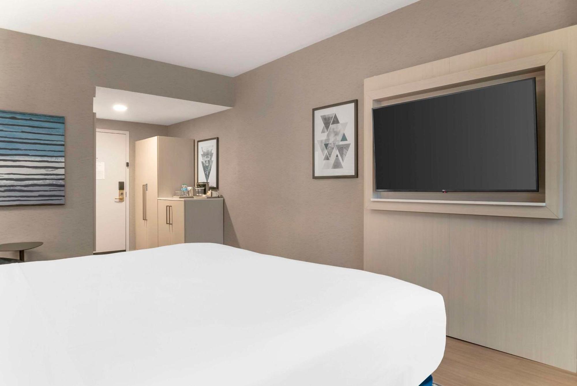 Radisson Plaza Hotel And Suites كالامازو المظهر الخارجي الصورة