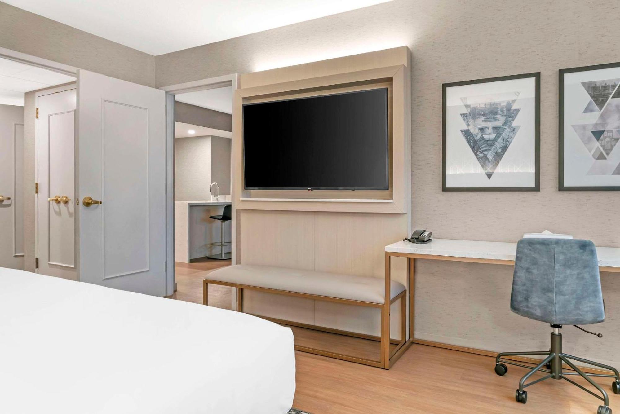 Radisson Plaza Hotel And Suites كالامازو المظهر الخارجي الصورة