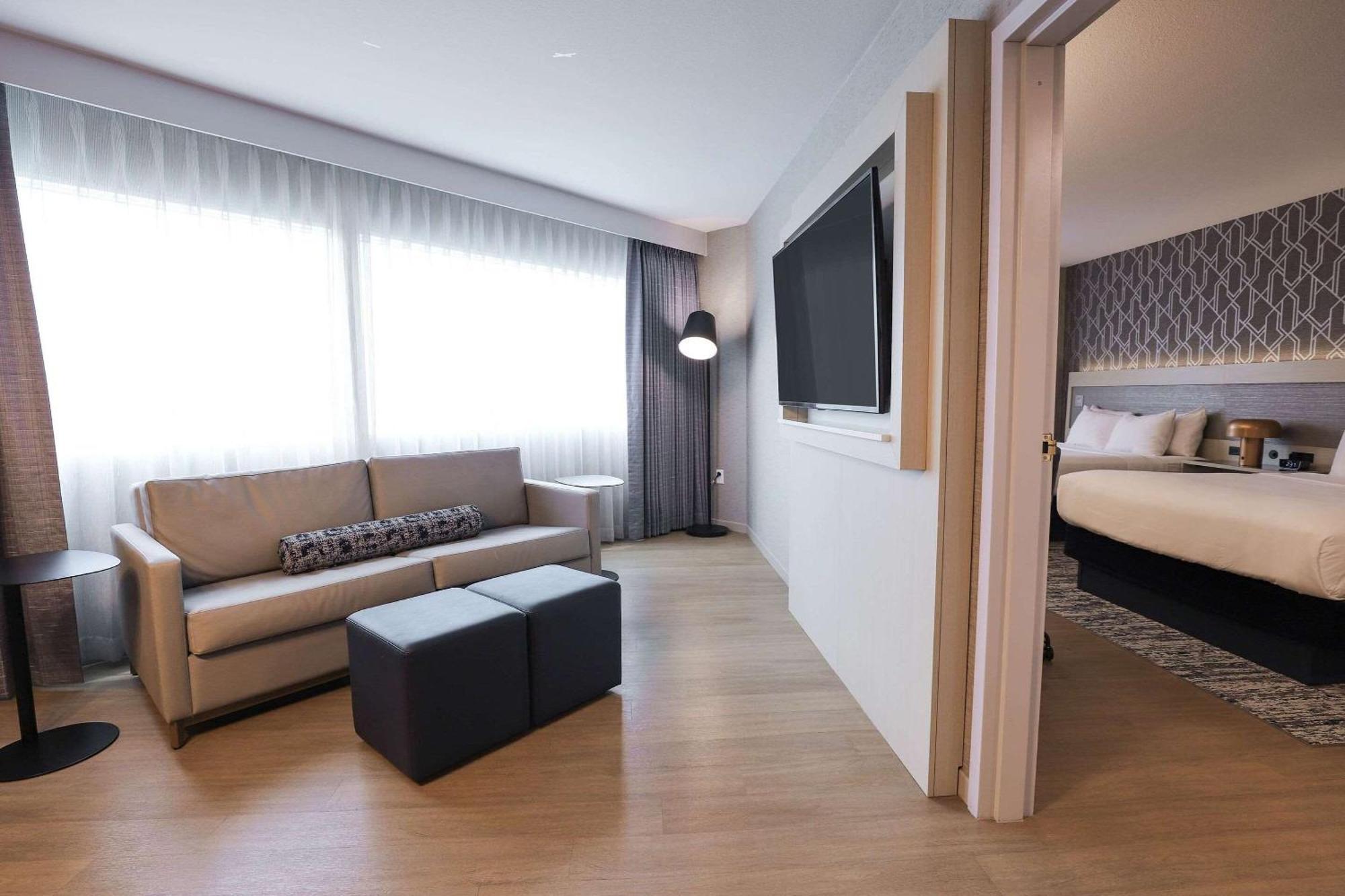 Radisson Plaza Hotel And Suites كالامازو المظهر الخارجي الصورة